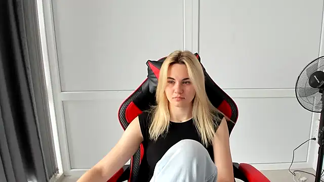 Emma starrs  online show from 07-08-26, 06:51