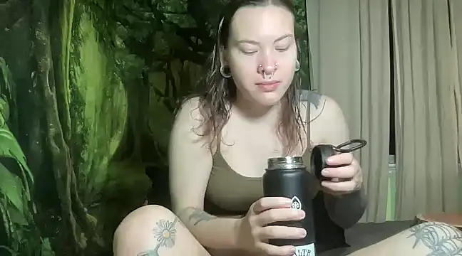 Snapshot of mo0ngoddess chatting on 01-31-25, 02:48 mo0ngoddess online show from 01-31-25, 02:48