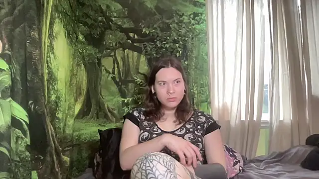 Snapshot of mo0ngoddess chatting on 03-15-25, 01:19 mo0ngoddess online show from 03-15-25, 01:19