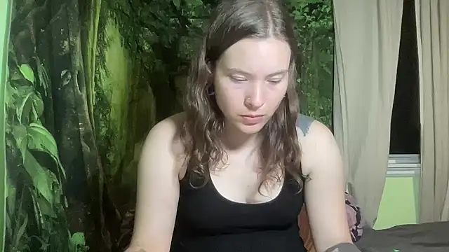 Snapshot of mo0ngoddess chatting on 09-18-25, 09:00 mo0ngoddess online show from 09-18-25, 09:00