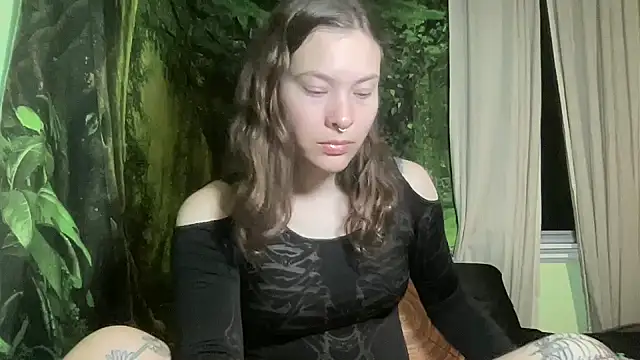 Snapshot of mo0ngoddess chatting on 10-30-25, 01:51 mo0ngoddess online show from 10-30-25, 01:51