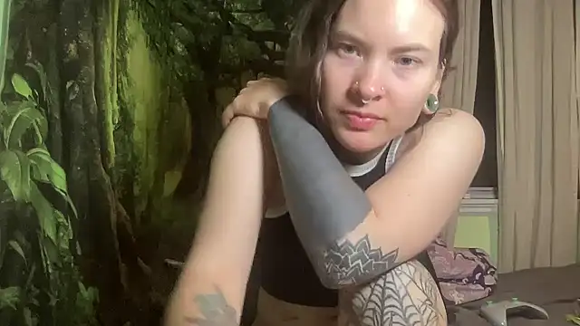 Snapshot of mo0ngoddess chatting on 11-24-25, 03:06 mo0ngoddess online show from 11-24-25, 03:06