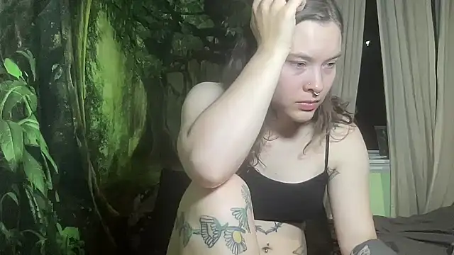 Snapshot of mo0ngoddess chatting on 02-12-26, 02:50 mo0ngoddess online show from 02-12-26, 02:50