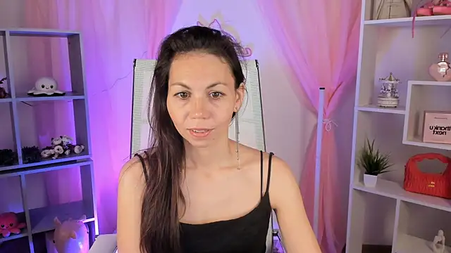 TrasyMorris online show from 05-18-26, 04:07