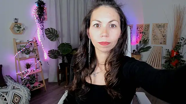 Snapshot of TrasyMorris chatting on 06-01-26, 04:14 TrasyMorris online show from 06-01-26, 04:14