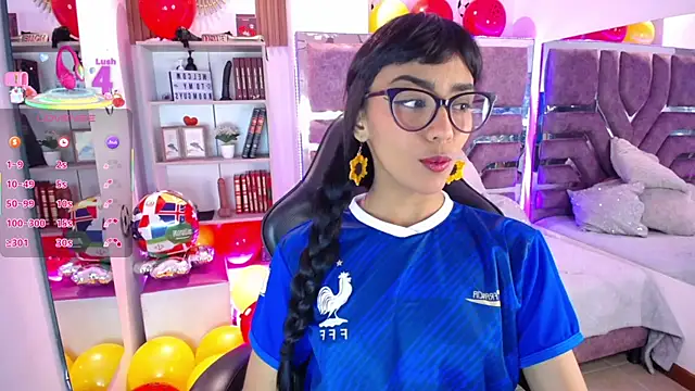 Snapshot of Violett_Gardenn chatting on 06-15-26, 11:12 Violett Gardenn online show from 06-15-26, 11:12