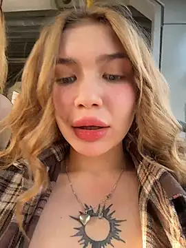 FlashTitsRoyal online show from 06-21-26, 04:26
