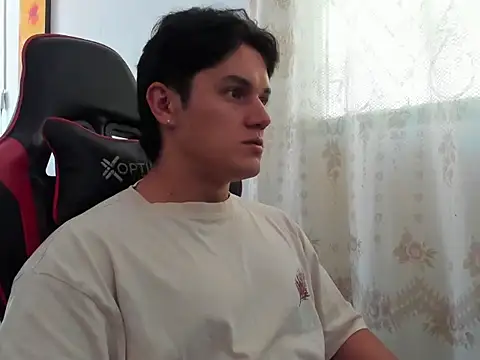 Snapshot of Erick_Wallace chatting on 06-19-26, 06:56 Erick Wallace online show from 06-19-26, 06:56