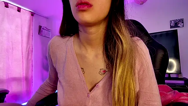 Snapshot of Barbie20_ chatting on 06-18-26, 11:47 Barbie20 online show from 06-18-26, 11:47