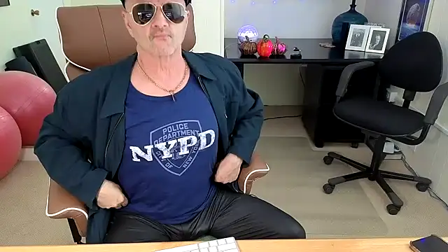 hotdadbod online show from 10-31-25, 08:43