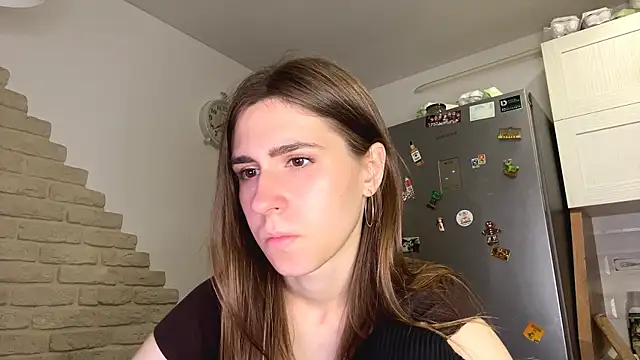 Snapshot of ZaraGuyette chatting on 05-17-26, 11:12 ZaraGuyette online show from 05-17-26, 11:12