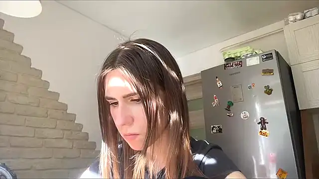Snapshot of ZaraGuyette chatting on 05-23-26, 02:10 ZaraGuyette online show from 05-23-26, 02:10