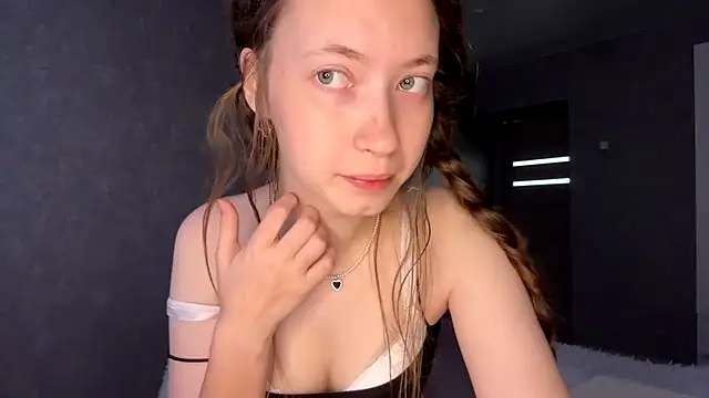 Snapshot of Emily_Mur_ chatting on 07-03-26, 05:03 Emily Mur online show from 07-03-26, 05:03