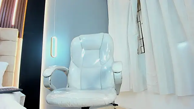 Snapshot of Amara_lune chatting on 06-05-26, 02:56 Amara lune online show from 06-05-26, 02:56
