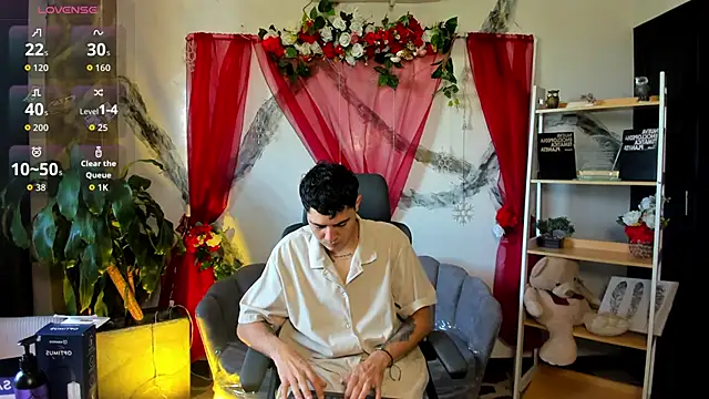 Snapshot of Diamondss_1 chatting on 06-19-26, 12:53 Diamondss 1 online show from 06-19-26, 12:53