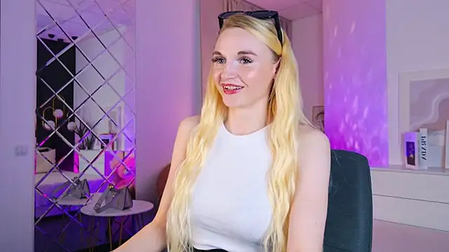 Snapshot of Mila__Lux chatting on 05-29-26, 08:29 Mila Lux online show from 05-29-26, 08:29