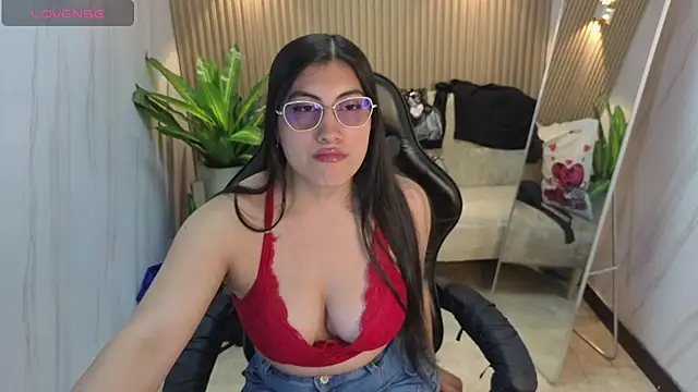 Snapshot of Violett_tf chatting on 06-03-26, 08:14 Violett tf online show from 06-03-26, 08:14
