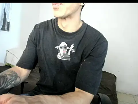Snapshot of aquiles04 chatting on 06-04-26, 02:17 aquiles04 online show from 06-04-26, 02:17