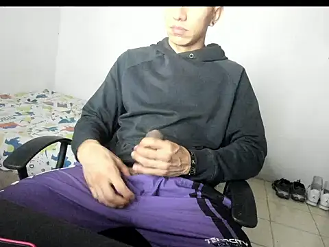 Snapshot of aquiles04 chatting on 06-20-26, 04:26 aquiles04 online show from 06-20-26, 04:26