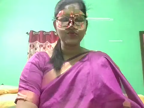 Snapshot of Kavya17 chatting on 06-11-26, 03:15 Kavya17 online show from 06-11-26, 03:15