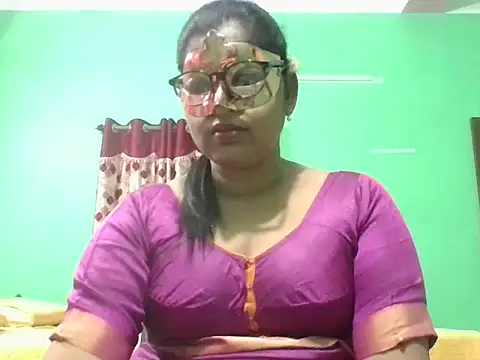 Snapshot of Kavya17 chatting on 06-11-26, 06:17 Kavya17 online show from 06-11-26, 06:17