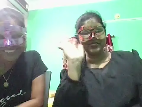 Snapshot of Kavya17 chatting on 06-21-26, 01:57 Kavya17 online show from 06-21-26, 01:57
