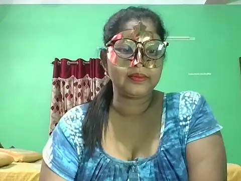 Snapshot of Kavya17 chatting on 06-22-26, 02:03 Kavya17 online show from 06-22-26, 02:03
