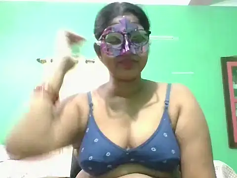 Snapshot of Kavya17 chatting on 06-30-26, 03:40 Kavya17 online show from 06-30-26, 03:40
