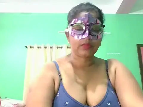 Snapshot of Kavya17 chatting on 07-12-26, 06:21 Kavya17 online show from 07-12-26, 06:21