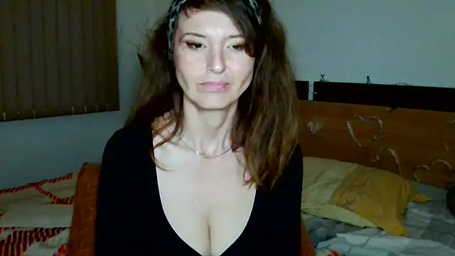 Snapshot of LoveElenika chatting on 06-21-26, 02:14 LoveElenika online show from 06-21-26, 02:14