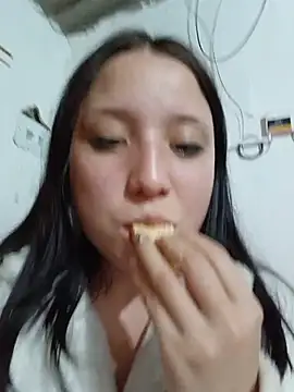Snapshot of mileidy0106 chatting on 06-22-26, 03:36 mileidy0106 online show from 06-22-26, 03:36