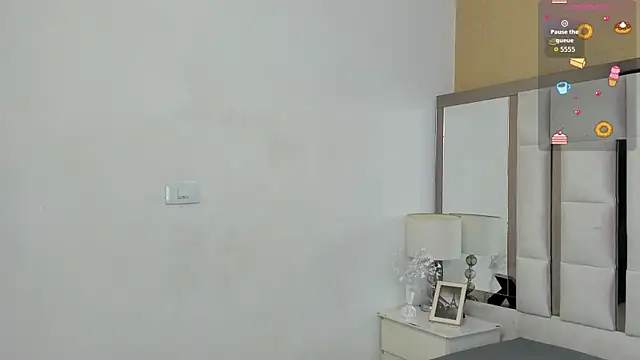 Snapshot of SophiaScottX chatting on 06-25-26, 07:40 SophiaScottX online show from 06-25-26, 07:40
