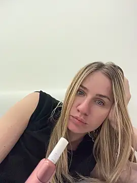 Snapshot of AnnaMist_ chatting on 05-22-26, 06:35 AnnaMist online show from 05-22-26, 06:35