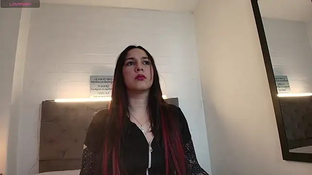 Snapshot of Rossy_Marks chatting on 06-19-26, 02:38 Rossy Marks online show from 06-19-26, 02:38