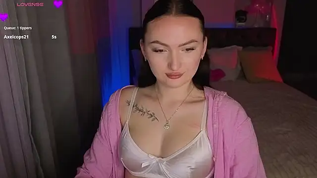 Snapshot of MizLouLou chatting on 05-16-26, 10:19 MizLouLou online show from 05-16-26, 10:19