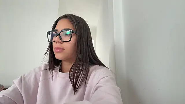 Snapshot of QueeNataly chatting on 05-18-26, 11:38 QueeNataly online show from 05-18-26, 11:38