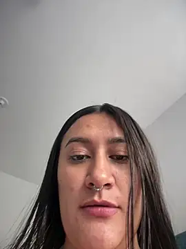 Snapshot of Vyolet_ chatting on 07-19-26, 12:31 Vyolet online show from 07-19-26, 12:31