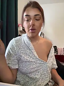 Spicy Scarlett 26 online show from 05-20-26, 08:20