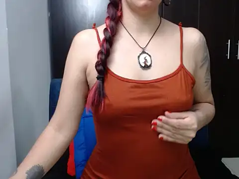 Snapshot of red_milf_ chatting on 06-06-26, 11:09 red milf online show from 06-06-26, 11:09
