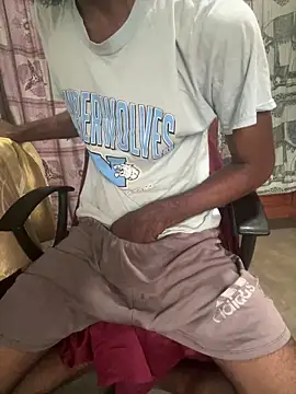 Snapshot of Inuchethi chatting on 12-13-24, 10:51 Inuchethi online show from 12-13-24, 10:51