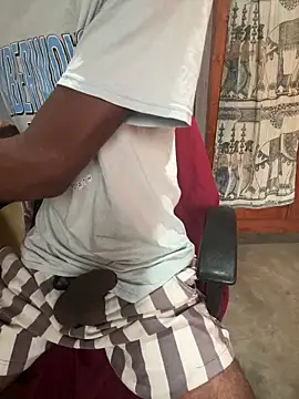 Snapshot of Inuchethi chatting on 02-16-25, 01:25 Inuchethi online show from 02-16-25, 01:25