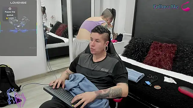 Snapshot of inkedsinners_ chatting on 06-12-26, 11:09 inkedsinners online show from 06-12-26, 11:09