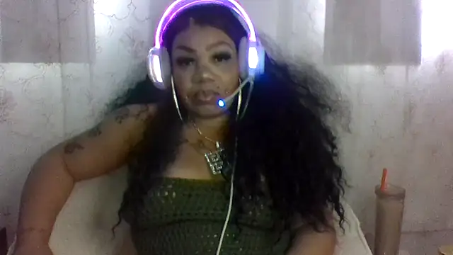 Snapshot of NailGoddessnow chatting on 11-15-25, 10:48 NailGoddessnow online show from 11-15-25, 10:48