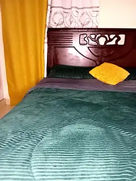 Snapshot of sexy_girlyee chatting on 06-12-26, 05:12 sexy girlyee online show from 06-12-26, 05:12