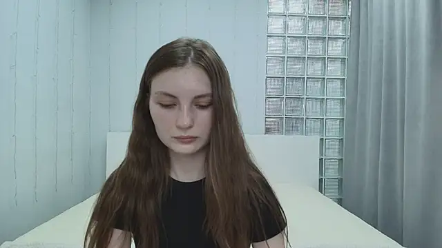 Snapshot of Shyly__Lisa chatting on 06-13-26, 01:36 Shyly Lisa online show from 06-13-26, 01:36