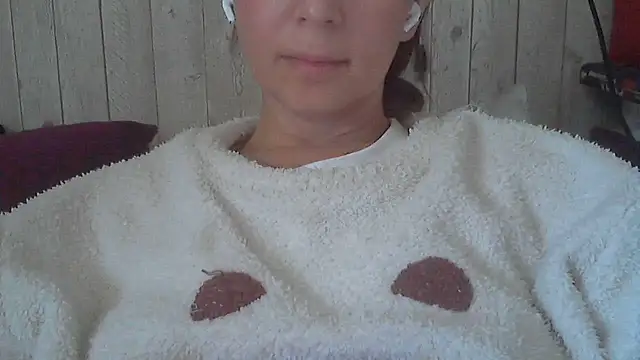 Bella--White online show from 05-18-26, 06:19