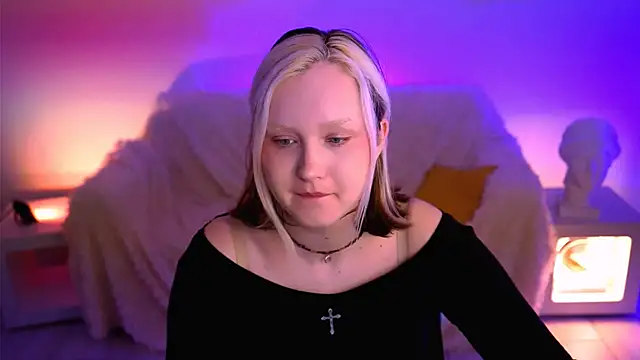 ViolettWoods online show from 06-18-26, 04:13
