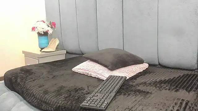 Snapshot of ZoeSmiitt chatting on 07-06-26, 01:19 ZoeSmiitt online show from 07-06-26, 01:19