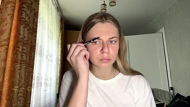 Snapshot of HoneysPiee chatting on 05-31-26, 10:11 HoneysPiee online show from 05-31-26, 10:11