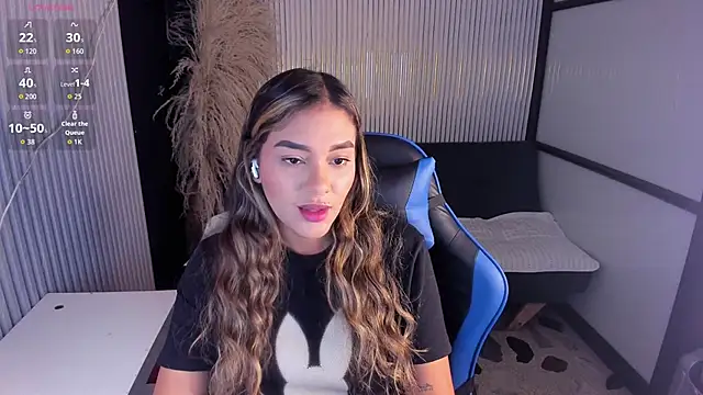 Snapshot of SophieWatson_ chatting on 06-22-26, 01:52 SophieWatson online show from 06-22-26, 01:52